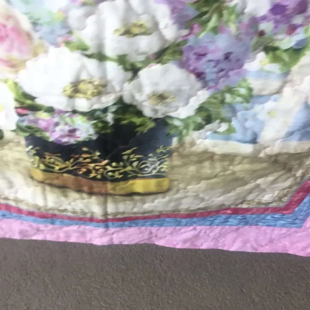 NWT Hand Crafted Flower Bouquet Quilt